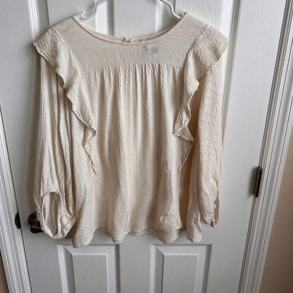 Universal Thread Women's Long Sleeve Ruffle Top Cream Textured Blouse Large - Picture 1 of 9
